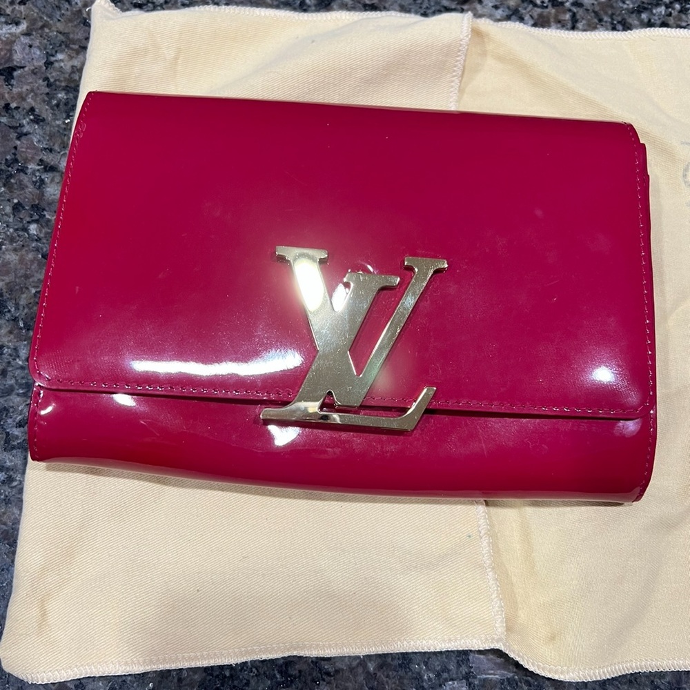 FINAL CHANCE SALE❤️❤️❤️Louis Vuitton Clutch PO Louise Magenta